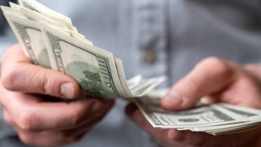 El dólar blue sube $425 en lo que va de 2024.