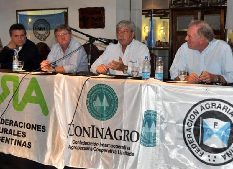 El campo lanzó el paro de comercial contra el Gobierno