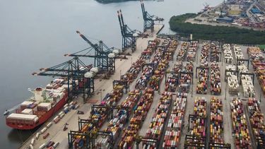 El movimiento en los puertos locales. El movimiento en los puertos locales.