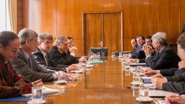 Alcanzan acuerdo para congelar el precio del aceite