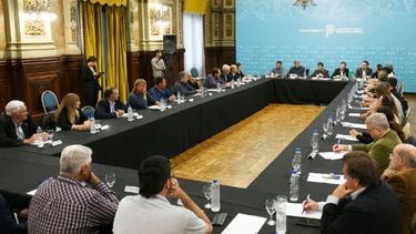 Axel Kicillof junto a los dirigentes de la Mesa Agropecuaria.