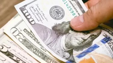 El dólar blue sube $305 en lo que va de 2024.