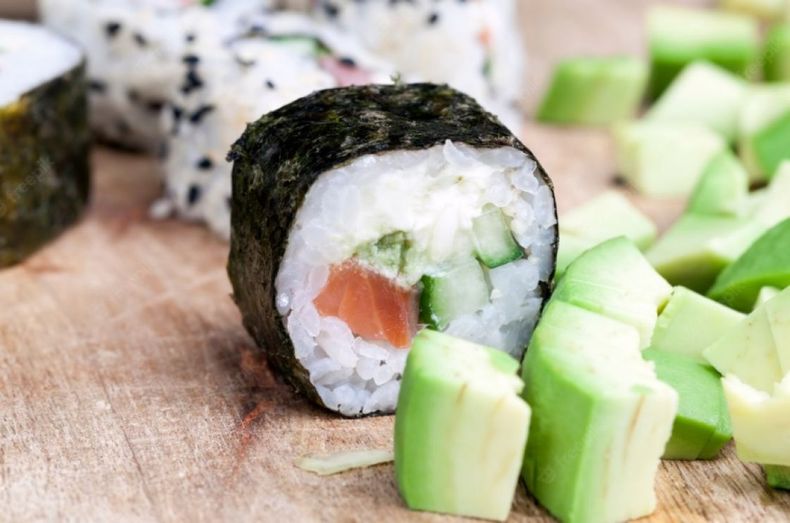 Por la inflación, los locales de sushi reemplazarán el salmón por trucha