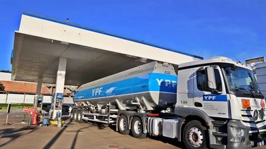 YPF importará 500.000 metros cúbicos de gasoil para abastecer la demanda