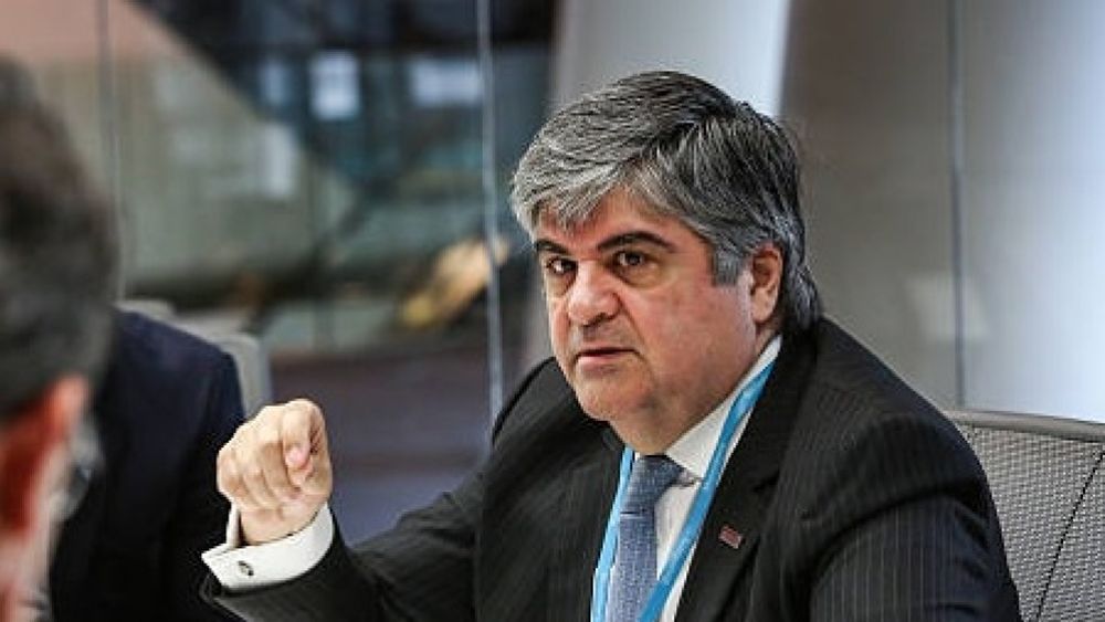 El Gobierno e YPF sellan acuerdo para incentivar compras nacionales