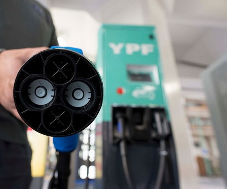 Mercado de autos eléctricos: habilitan la competencia entre energéticas