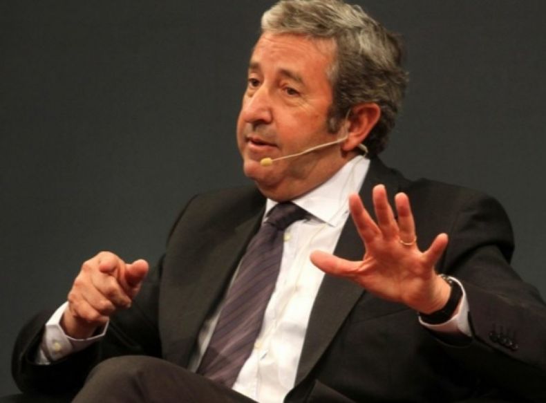 Cobos mostró su descontento con el nuevo plan de créditos hipotecarios