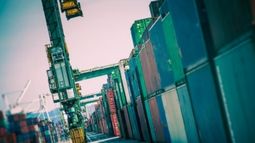 El déficit comercial argentino alcanzó los 611 millones de dólares en marzo