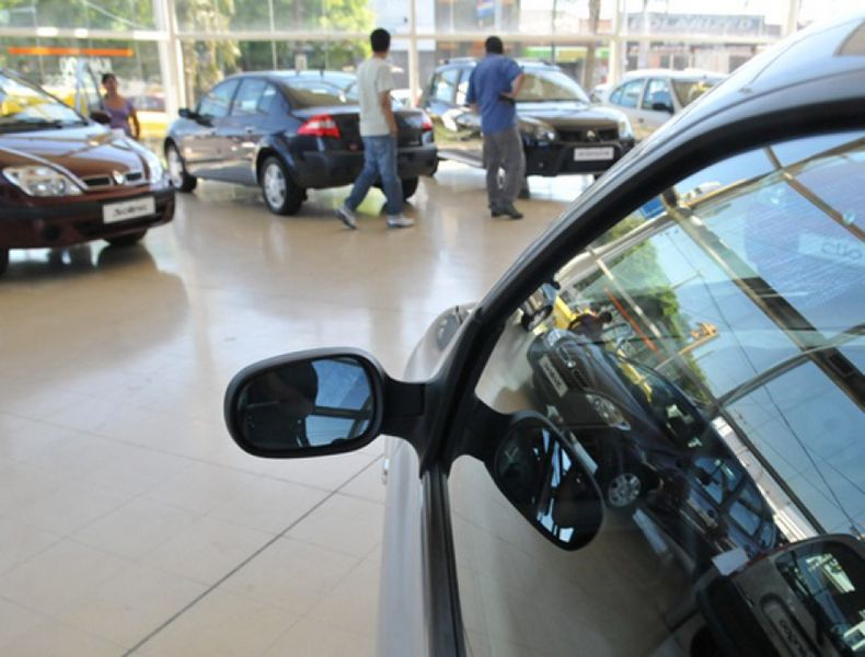El Gobierno analizará junto a empresarios la caída de ventas en autos y motos