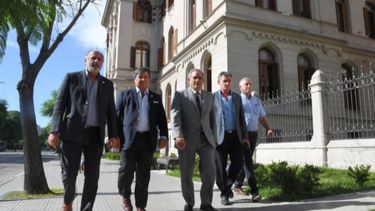 El campo calificó de "disparatada" la idea de subir las retenciones