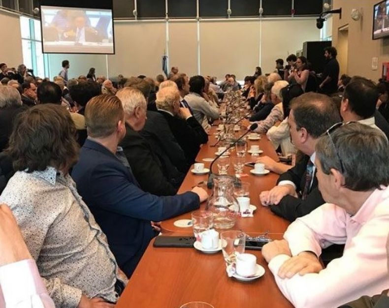 Proponen reemplazar la indemnización por un seguro de desempleo y retiro