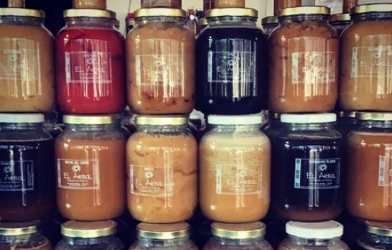 El pionero en clasificar mieles que produce 100 mil kilos por año