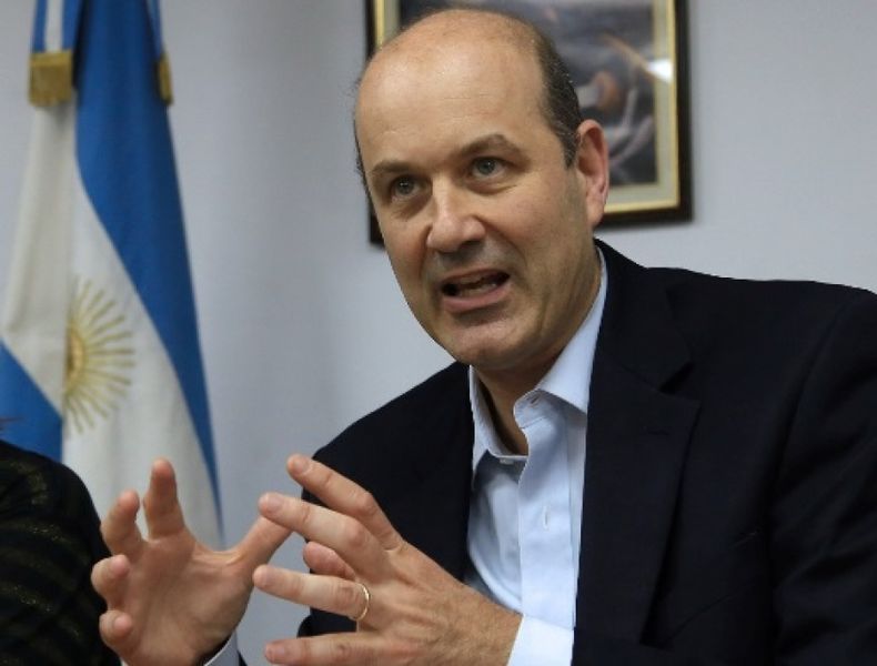 "El Banco Central piensa en la inflación, no en los dólares"