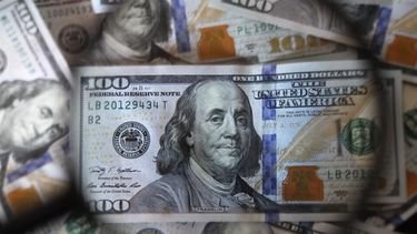 El dólar blue sube $355 en lo que va de 2024.
