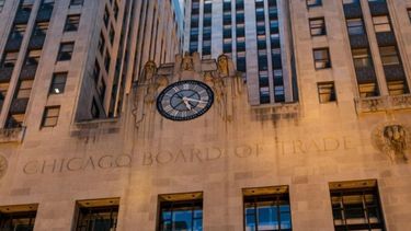 La soja retrocedió más de US$ 12 en Chicago