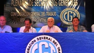 Anticipan que habrán 65.000 despidos en el sector público