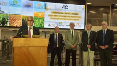 Domínguez prometió un fin de las restricciones a la carne a fin de año