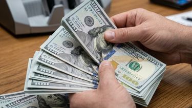 El dólar blue cerró en los 1.575 pesos para la venta.