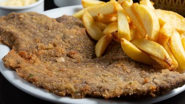 Las posibilidades de disfrutar una milanesa con papas fritas.