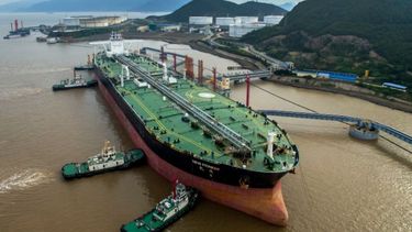 Importaciones petroleras de China subieron 25% en julio
