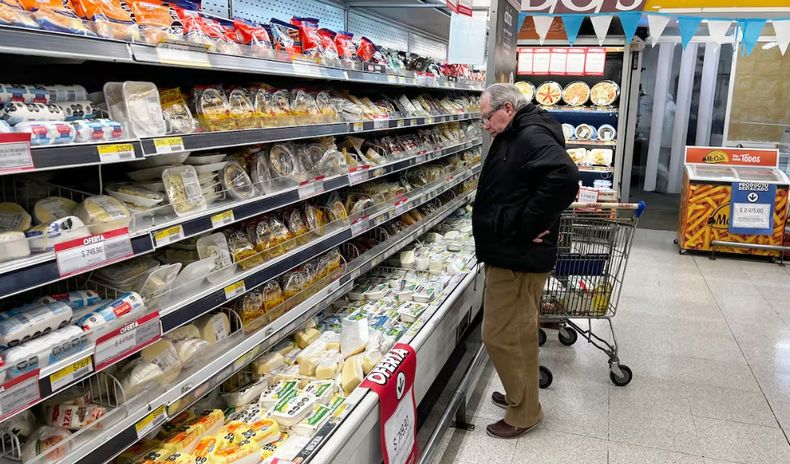 La hora de la verdad frente a las góndolas de los supermercados.