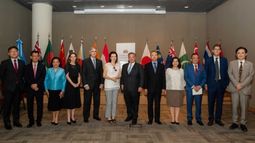 Diana Mondino junto a representantes de la Cámara Empresarial de Asia y el Pacífico.