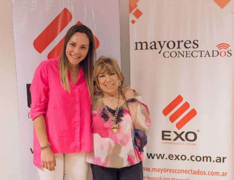 EXO presentó nueva FitBand, smartphone para adultos mayores y tienda online