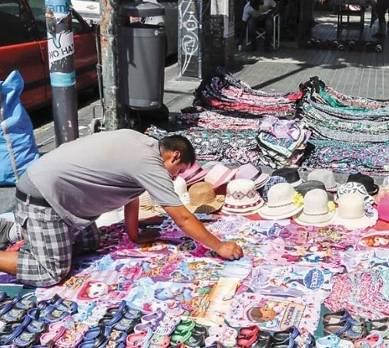 La venta callejera en CABA bajó más de 26% en marzo