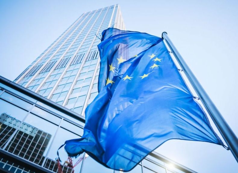 La economía de la eurozona sigue frenada por Italia y Francia