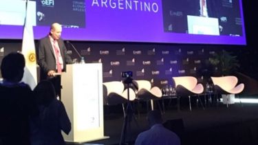 Sturzenegger defendió la estrategia del BCRA para controlar al dólar