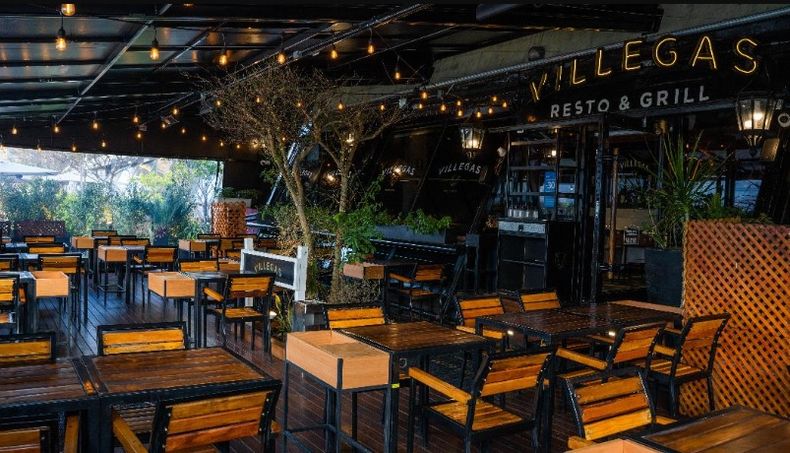 Villegas Resto & Grill posee 200 cubiertos y 105 empleados.