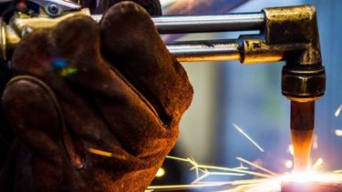 La actualización de los salarios para los trabajadores de la industria metalúrgica.&nbsp;