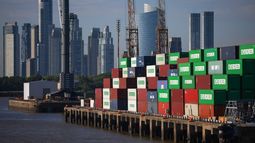 El movimiento en los puertos locales.