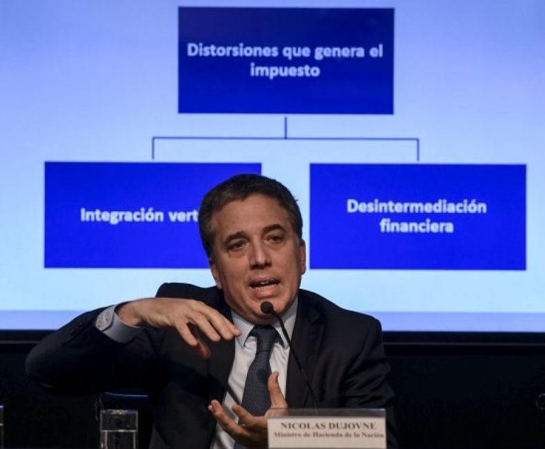 Dujovne apuesta a generar un consenso sobre la reforma impositiva