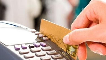 Señalan que colocar un impuesto a consumos con tarjeta aumentará la economía informal