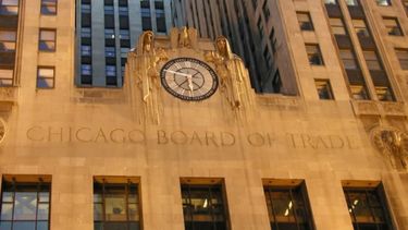 La soja cobró impulso en Chicago pero retrocedieron los cereales