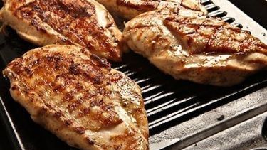 La carne de pollo entrega alrededor del 35% de las proteínas consumidas por la población