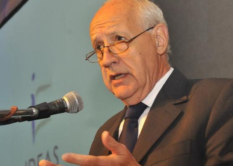 "Es absurdo plantear que el cepo puede levantarse de inmediato"