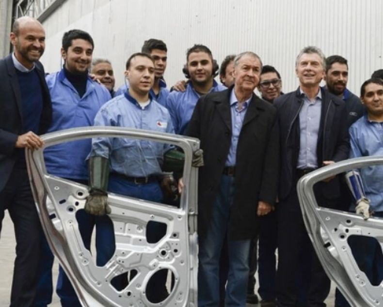 El Presidente insiste con "bajar los gastos de la política"