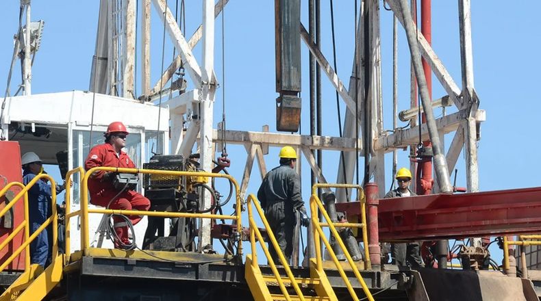 Los trabajadores de la industria extractiva.