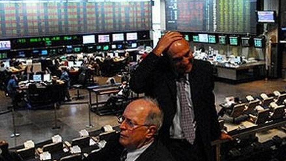 En la semana, la Bolsa local perdió 2,5% en pesos y 4,2% en dólares.