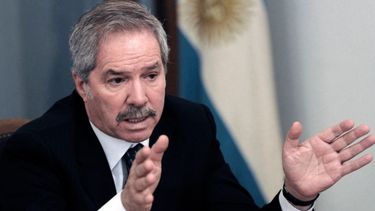 Solá volvió a pedir a empresarios que aumenten el nivel de exportaciones