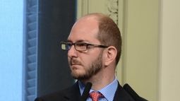 "El vivir con lo nuestro ha demostrado ser un fracaso"
