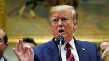 Estados Unidos aumenta la presión sobre China pese a advertencias
