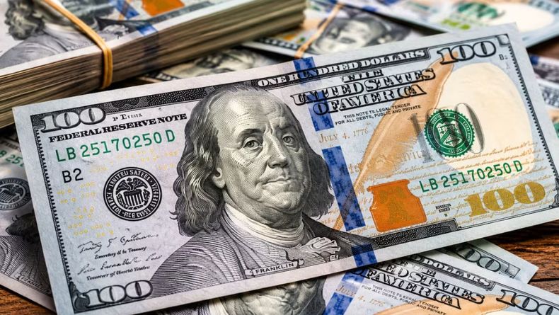 El dólar blue cerró en los 1.515 pesos para la venta.