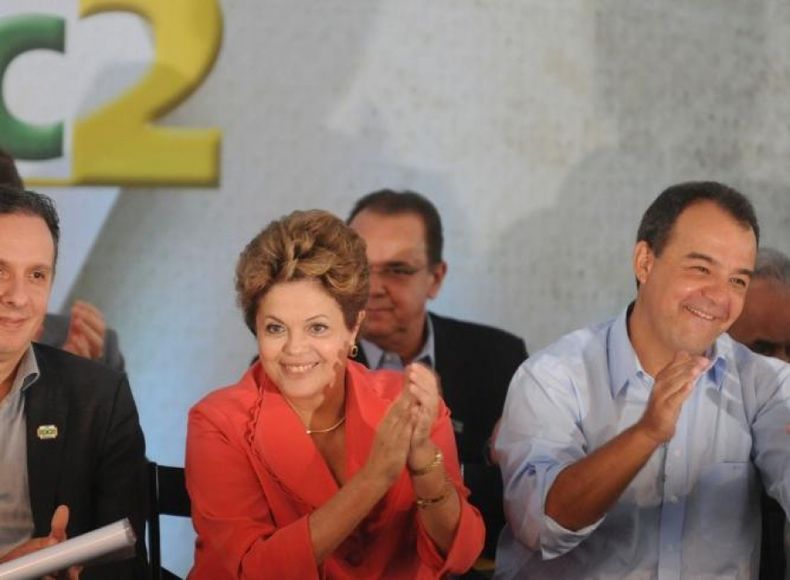 Rousseff descartó bajar gastos sociales y anunció más inversiones en las favelas