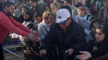 Productores rurales vuelven a Plaza de Mayo para regalar leche