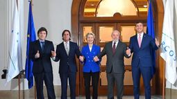 La representante de la UE junto a los mandatarios sudamericanos.