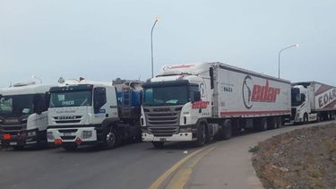 Transportistas de carga flexibilizan el paro