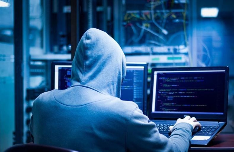 El robo de información corporativa y de clientes.